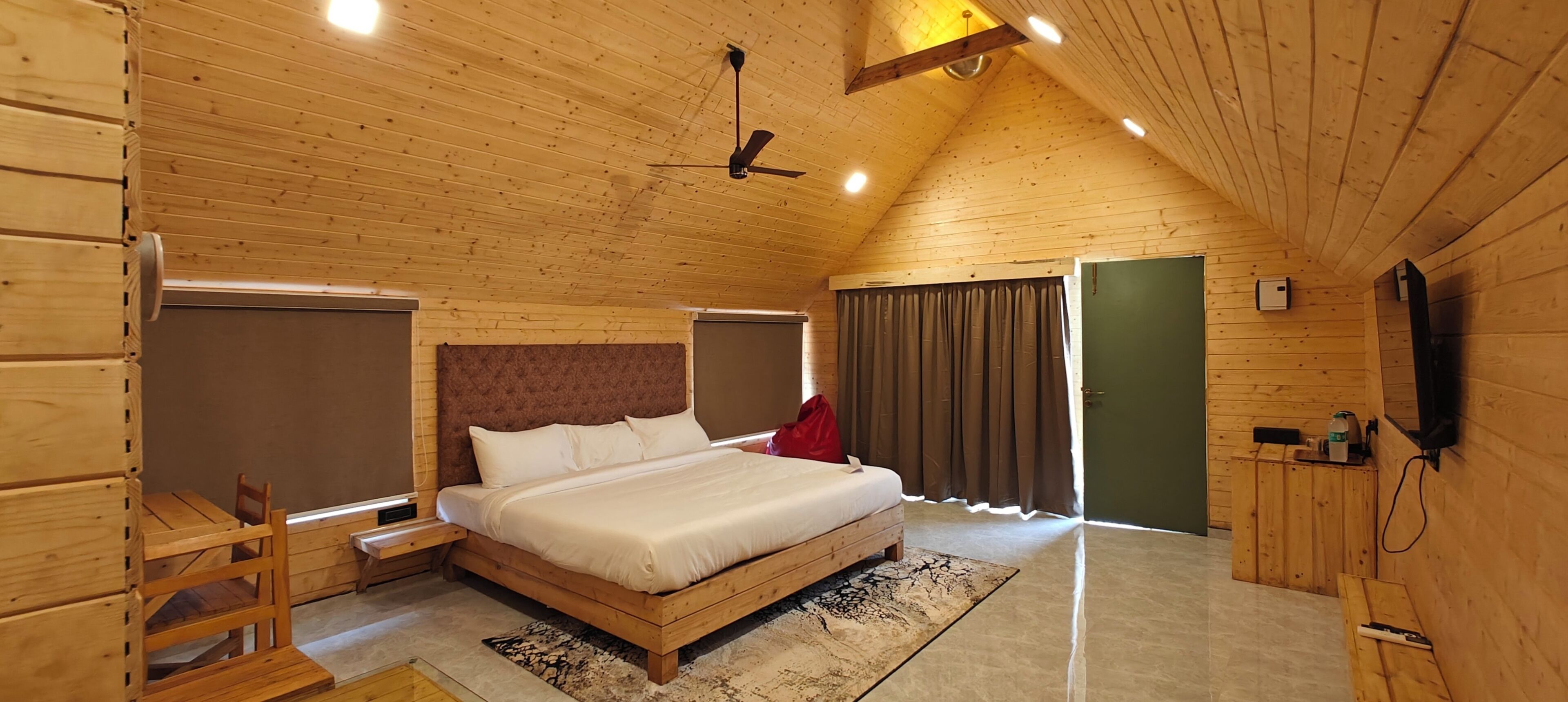 Luxury Room, Mountain View | Desk, laptop workspace, iron/ironing board, free WiFi