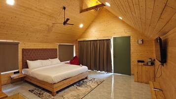 Luxury Room, Mountain View | Desk, laptop workspace, iron/ironing board, free WiFi