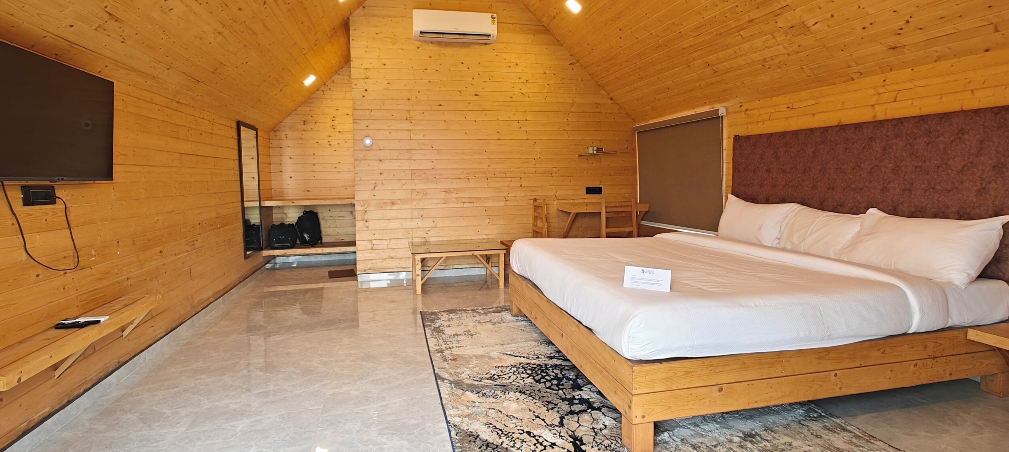 Luxury Room, Mountain View | Desk, laptop workspace, iron/ironing board, free WiFi