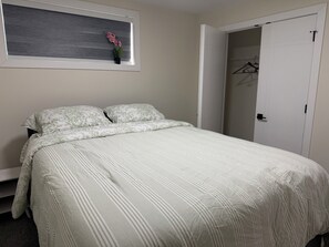 Room - Dykee Brand new 1 Bedroom 1 bath suite with sofa bed, in the Greens, Regina.SK (Regina)