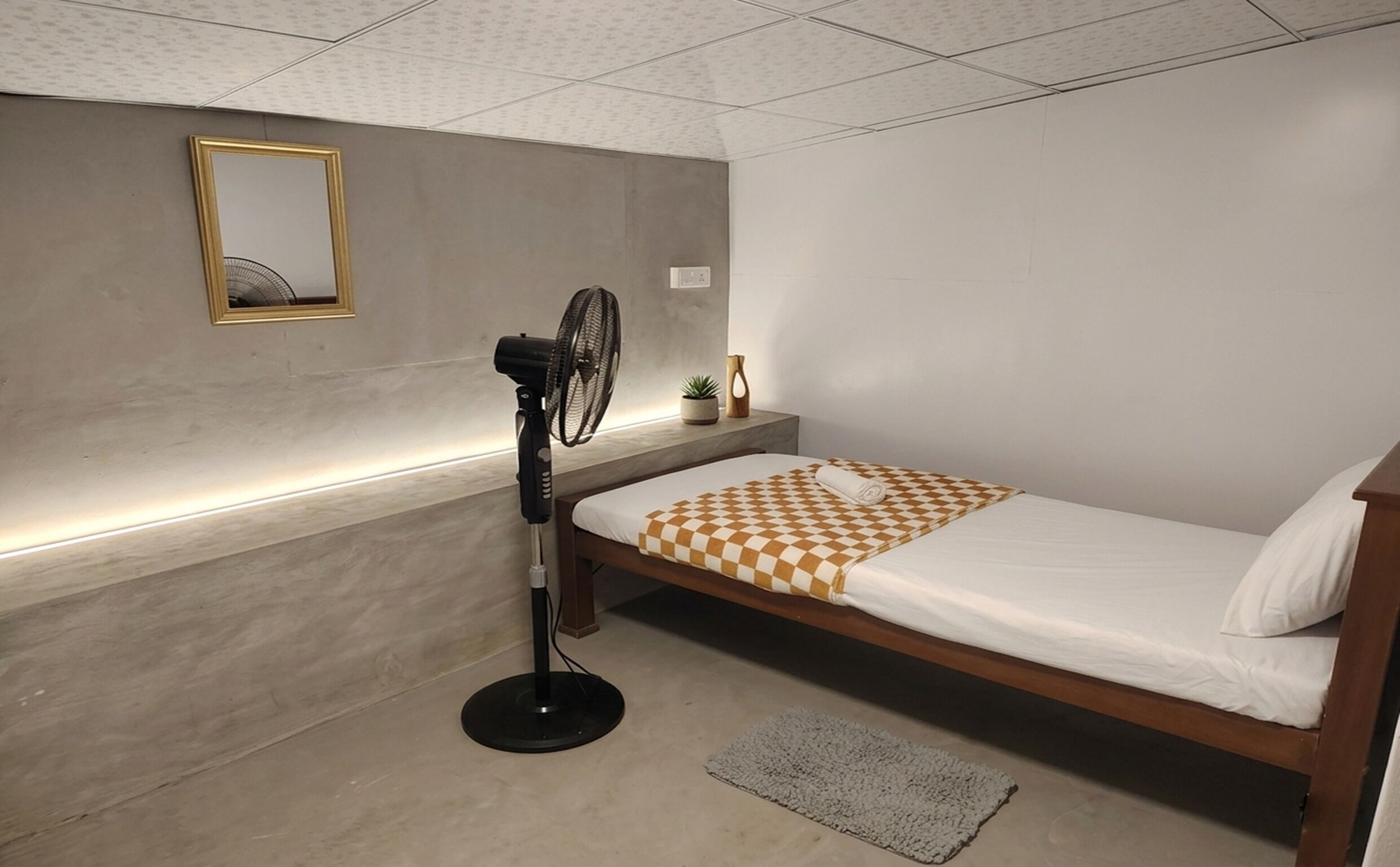 Habitación individual económica | Caja de seguridad en la habitación y wifi gratis 