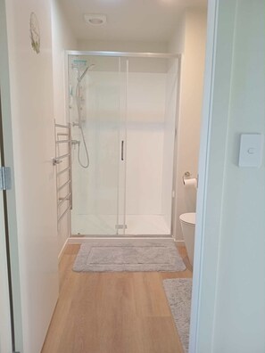 Shower - Affordable Entire House - Perfect for Families and Groups (Upper Hutt)