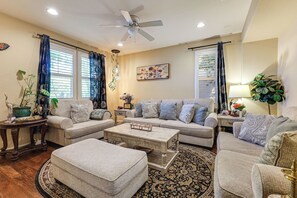 A living room with a sofa set, a coffee table, and a patterned rug. - Spacious + Pet-Friendly Family Home in Tracy (Tracy)
