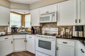 Private kitchen - Deck & Shared Yard! Relaxing South Saint Paul Home (South Saint Paul)