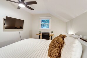 Room - Fire Pit w/ Mtn Views! Blue Ridge Cabin Retreat (Blue Ridge)