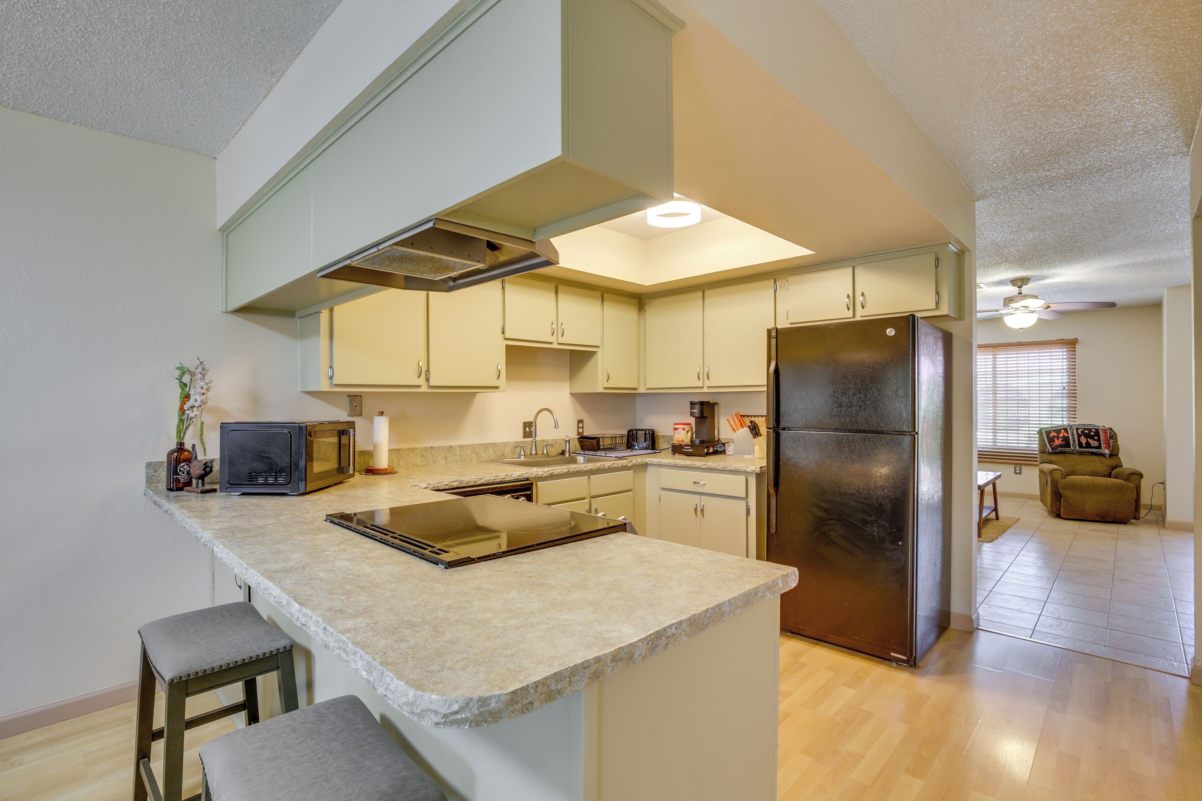 Fridge, microwave, stovetop, dishwasher
