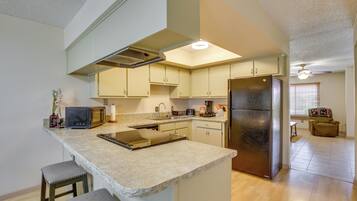 Fridge, microwave, stovetop, dishwasher
