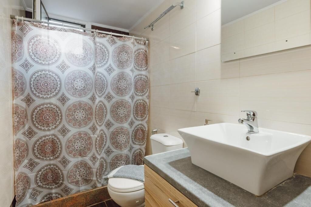 Condo, vista al mar | Baño | Regadera, secadora de cabello, toallas, jabón 