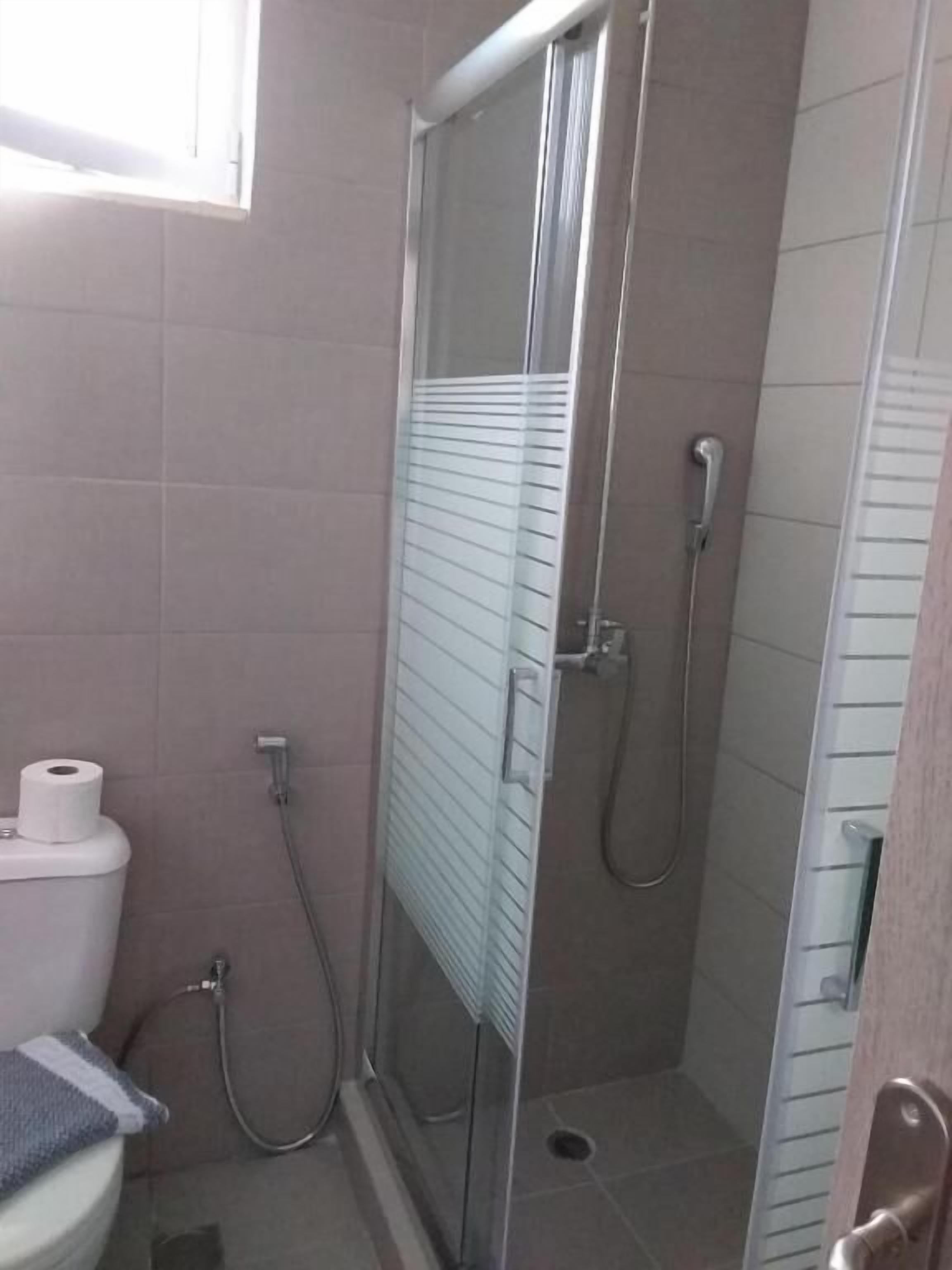 Condo, Sea View | Bilik Mandi | Pancuran mandi, pengering rambut, tuala disediakan, sabun 