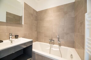 Bathroom - Lecci Villa with Outdoor Pools (Porto-Vecchio)