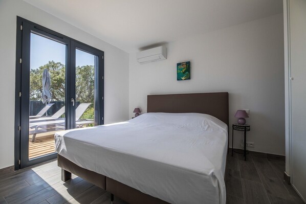 Room - Lecci Villa with Outdoor Pools (Porto-Vecchio)