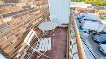 Deluxe tweepersoonskamer, balkon, uitzicht op bergen | Buiten dineren