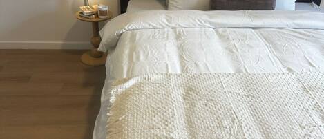 3 dormitorios, tabla de planchar con plancha, wifi gratis y ropa de cama