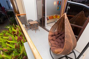 Outdoor dining - Imaani Homes  (Kampala)