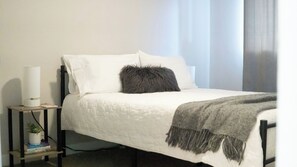 4 habitaciones, tabla de planchar con plancha, wifi y ropa de cama 