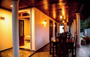 Dining - Zenora villa ella (Ella, Sri Lanka)