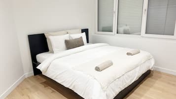 1 quarto, cofres nos quartos, ferros/tábuas de passar roupa