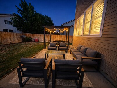 3200 sqft • 5BRD • 9 beds • sleeps 16• Games