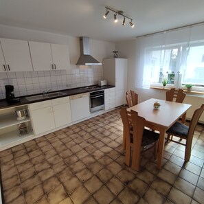 Private kitchen - Vrbo Property (Wilhelmsthal, Oberfr)