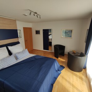 2 bedrooms, iron/ironing board, WiFi, bed sheets - Vacation apartment Kronachtal (Wilhelmsthal, Oberfr)