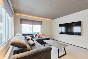 Comfort Villa | Ruang tamu | 65 inci televisyen skrin rata dengan kabel, Netflix 