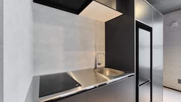 Comfort Villa | Private kitchen | Full-size fridge, microwave, rice cooker, cookware/dishes/utensils