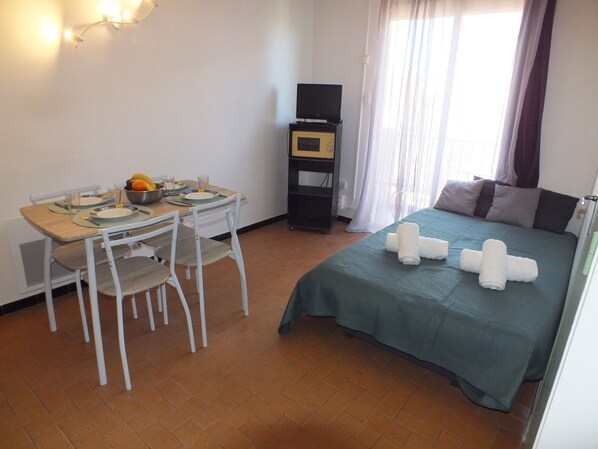 Room - Vrbo Property (Canet-en-Roussillon)