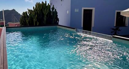 Room with balcony and breakfast-Casa Regina Tenerife with swimming pool