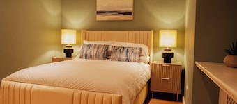 Bankhouse Troon, Scotland | Luxury Sea View Retreat with Hot Tub & Sauna