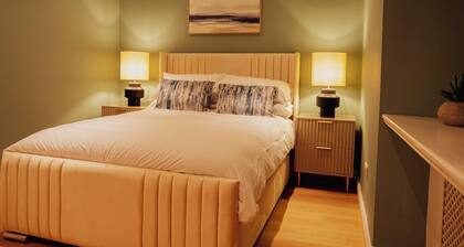 Bankhouse Troon, Scotland | Luxury Sea View Retreat with Hot Tub & Sauna