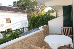 Outdoor dining - Peaceful Apartment at Villa Deti, 200m from the Beach (Vrboska)