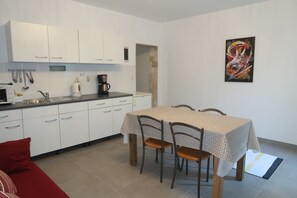 Dining - Peaceful Apartment at Villa Deti, 200m from the Beach (Vrboska)