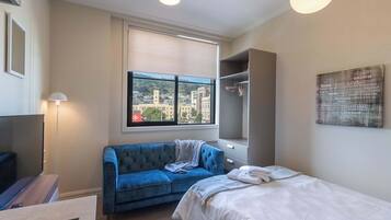 Iron/ironing board, WiFi, bed sheets