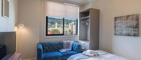 Iron/ironing board, WiFi, bed sheets