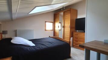 3 bedrooms, WiFi, bed sheets
