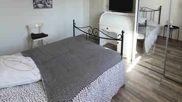 3 bedrooms, WiFi, bed sheets