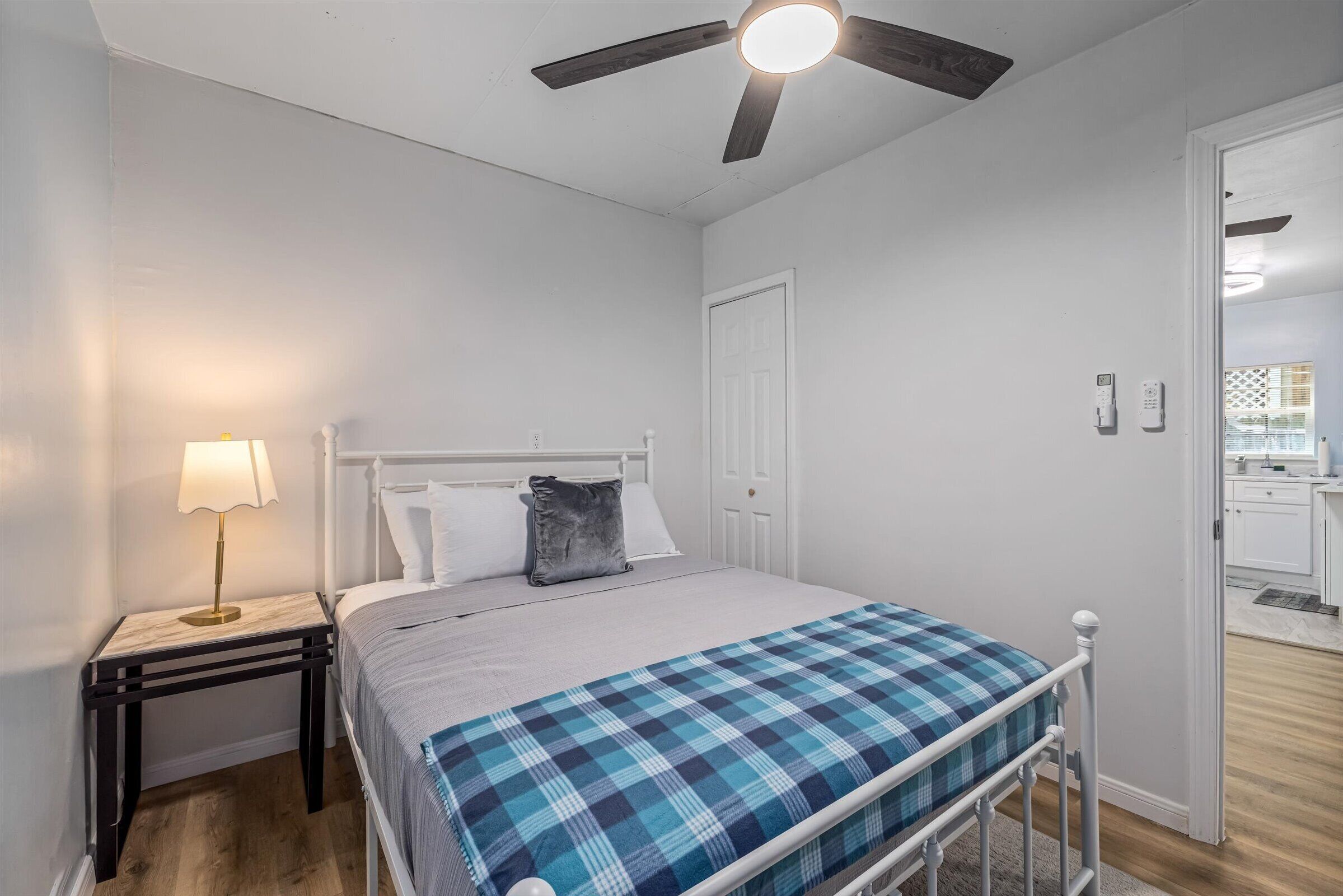 Iron/ironing board, free WiFi, bed sheets