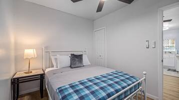 Iron/ironing board, free WiFi, bed sheets