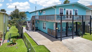 Exterior - Cozy Apt Nr Beach & Pier 21 | Yard BBQ Games WiFi (Galveston)