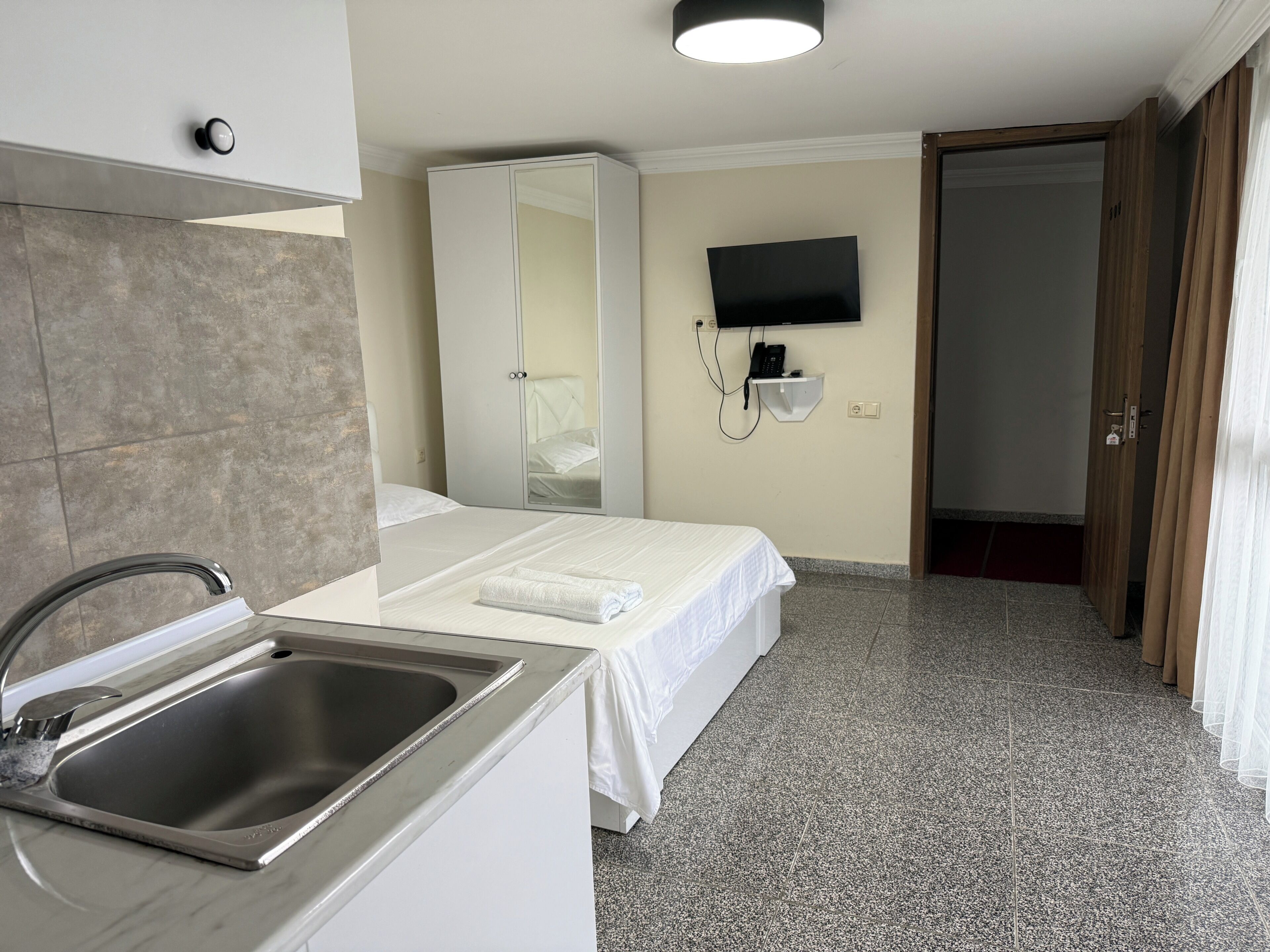 Basic Twin Room | Free WiFi