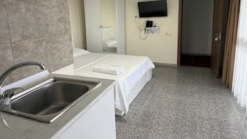 Habitación básica con 2 camas individuales | Wifi gratis