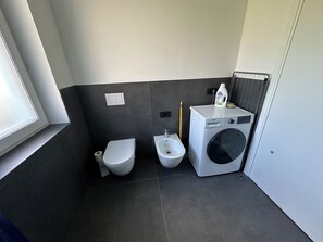 Shower, hair dryer, bidet, towels - Cozy apartment strategic location (Mosana)