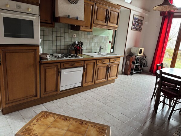 Private kitchen - Vrbo Property (Dourbies)