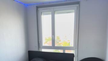 WiFi, bed sheets