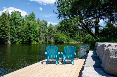Rustic River Front Cottage Cozy*Kayaks*Hot Tub*Games