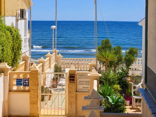 Andalusia, beachfront apartment, pool, terrace, parking.