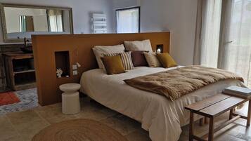 6 bedrooms, iron/ironing board, free WiFi, bed sheets