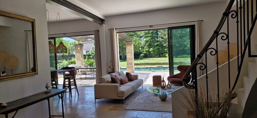 Charming winegrower's mas/villa for rent, recently renovated, sleeps 14, with swimming pool