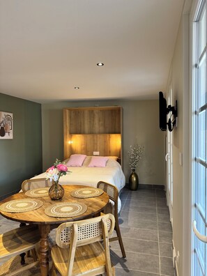 Dining - Vrbo Property (Bréhal)
