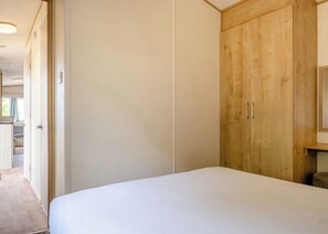 Unclassified image, 2 of 9, button - Bronze 3 Bedroom Caravan, Sleeps 8 P (Thorness, Nr Cowes)